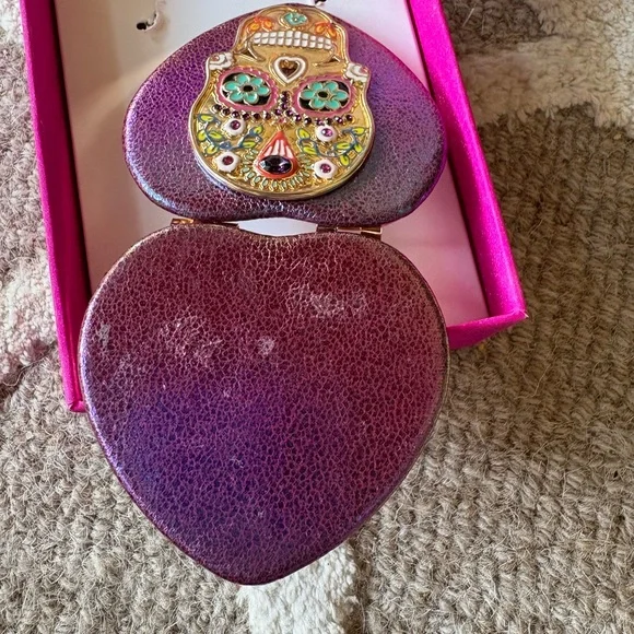 Betsey Johnson Purple Heart Skull Makeup Compact Mirrors - Picture 7 of 8